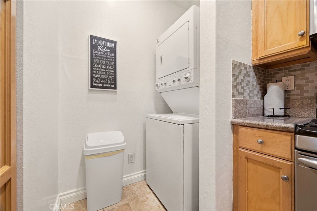 87 S Allen Avenue 103 Property Photo 21