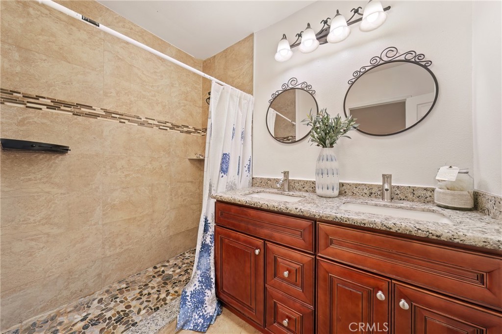 3819 1/2 Foster Avenue Property Photo 19
