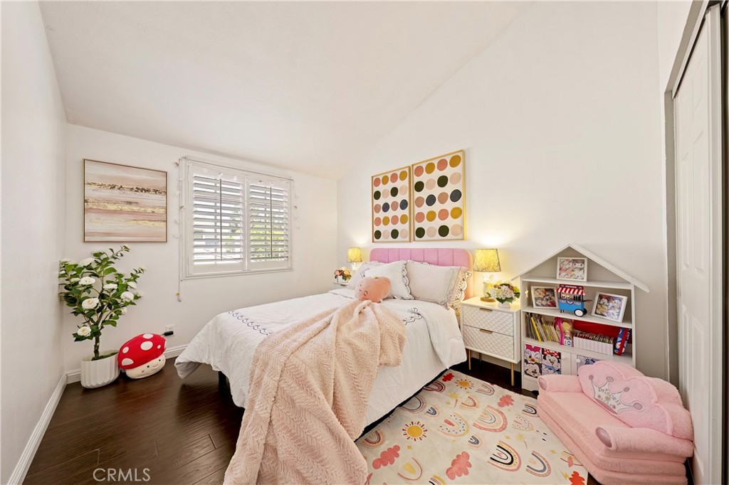 3819 1/2 Foster Avenue Property Photo 21