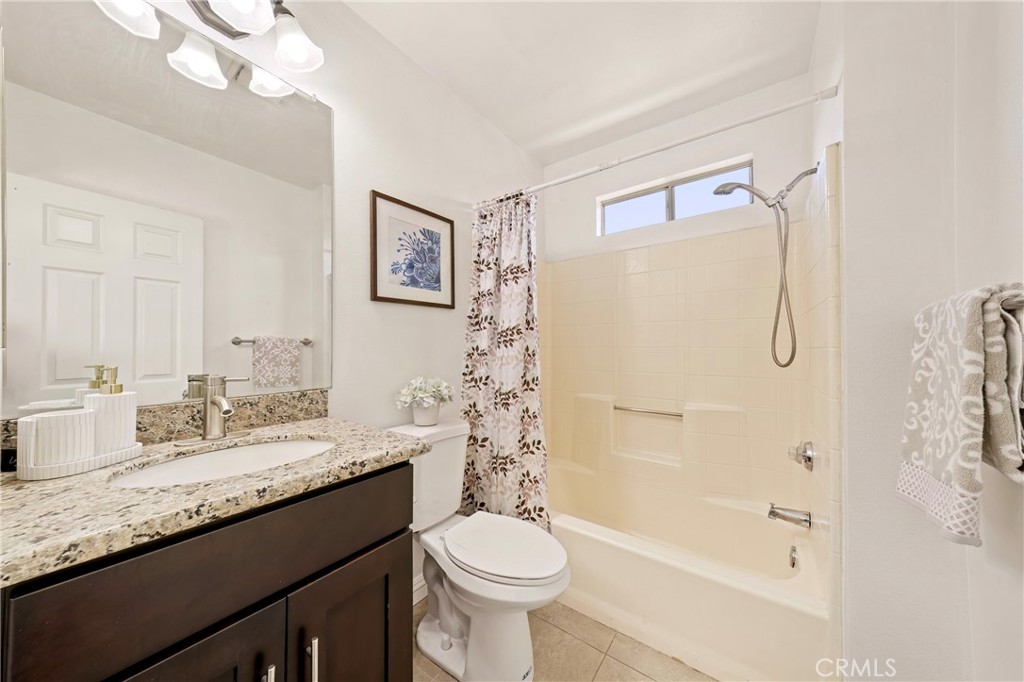 3819 1/2 Foster Avenue Property Photo 24