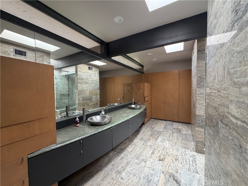 1665 Euston Rd Property Photo 13