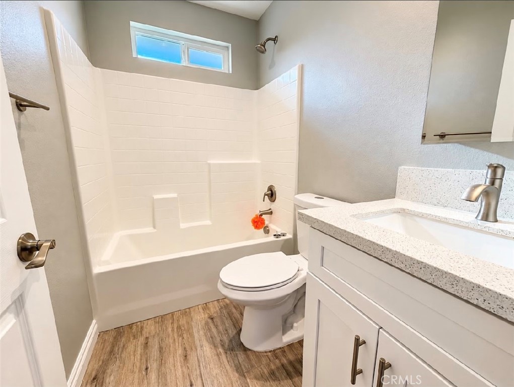 1663 Hawthorne St C Property Photo 14
