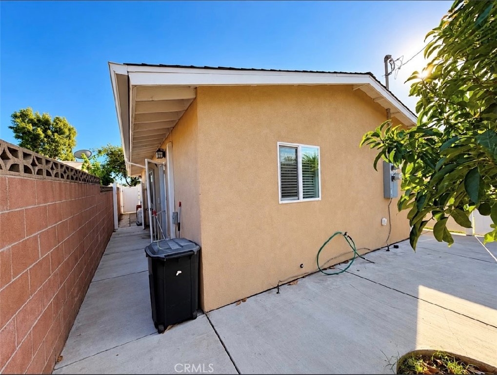 1663 Hawthorne St C Property Photo 17
