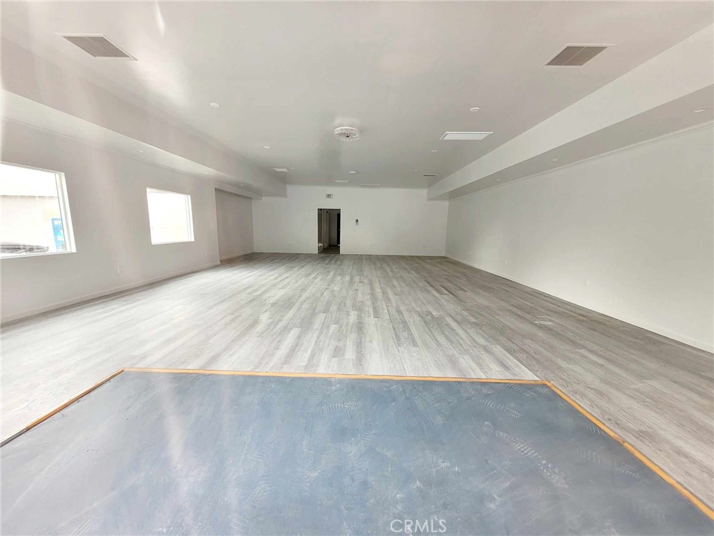 109 N Cedar Street Property Photo 4