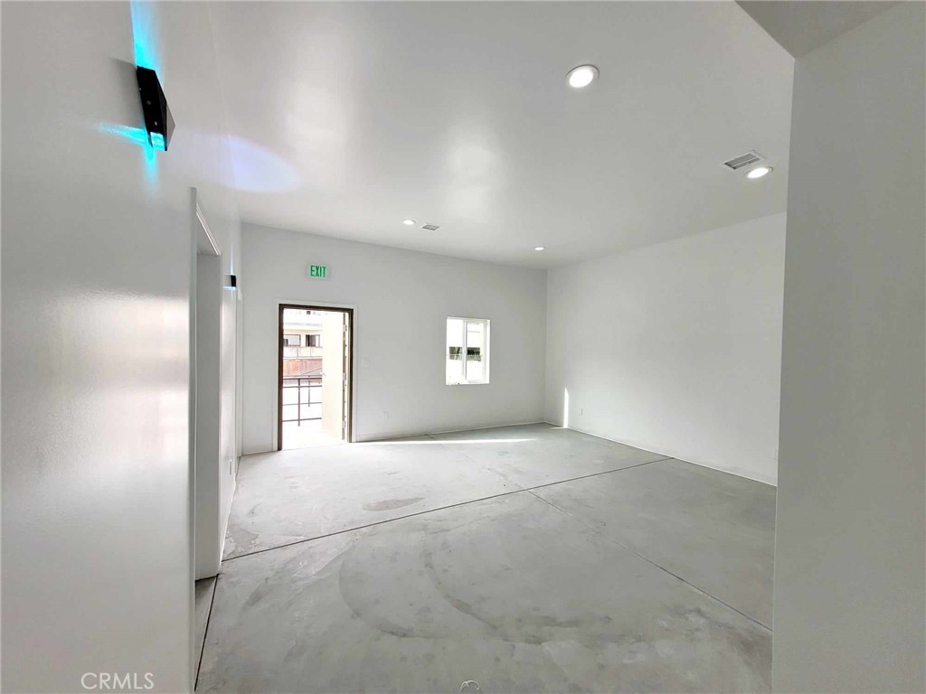 109 N Cedar Street Property Photo 6