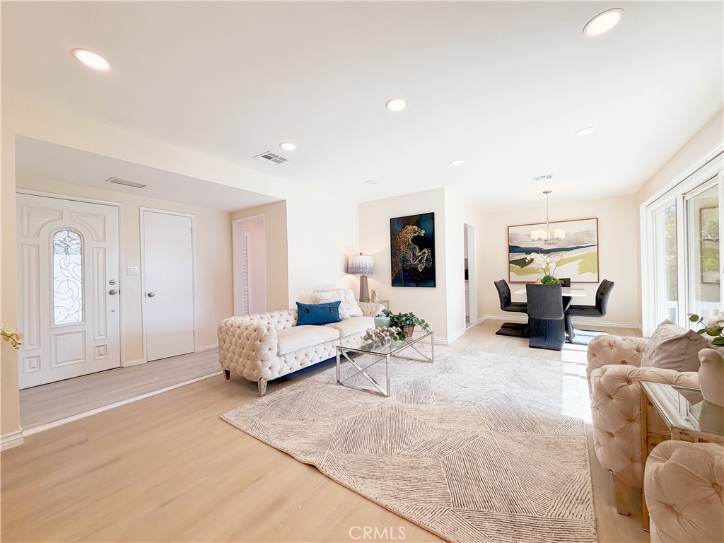 533 Geneva Property Photo 5