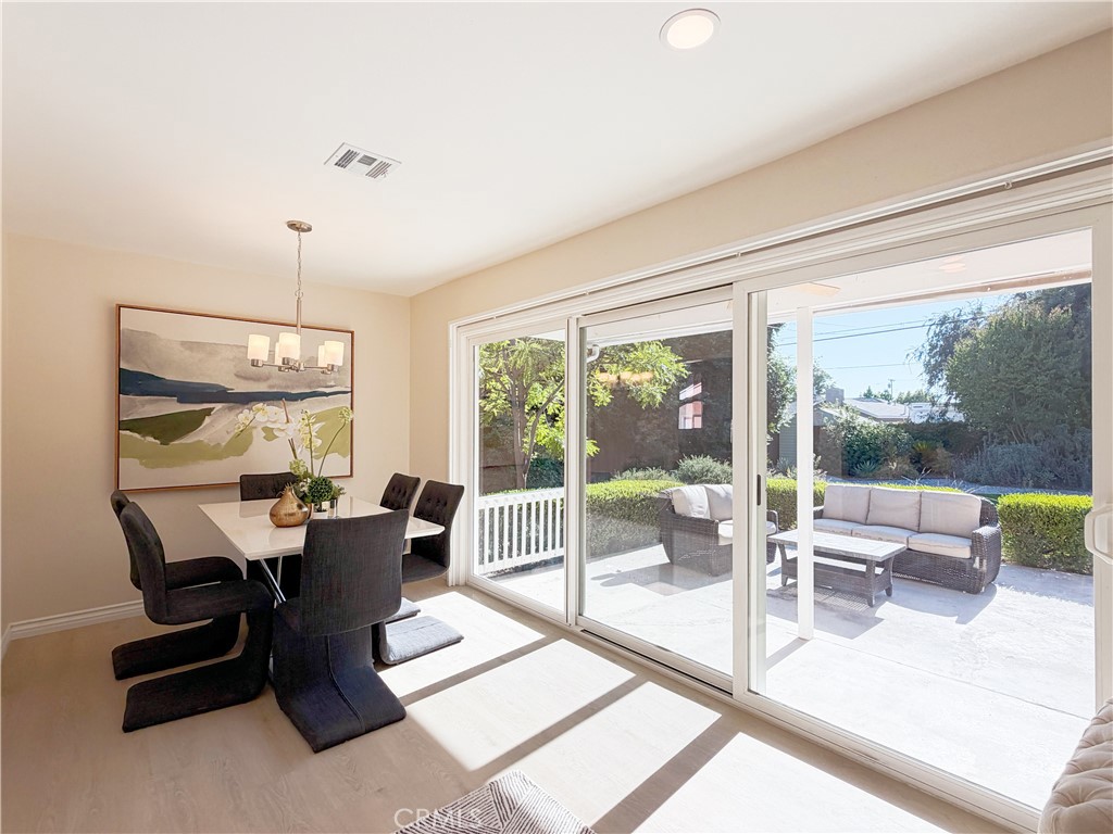 533 Geneva Property Photo 6