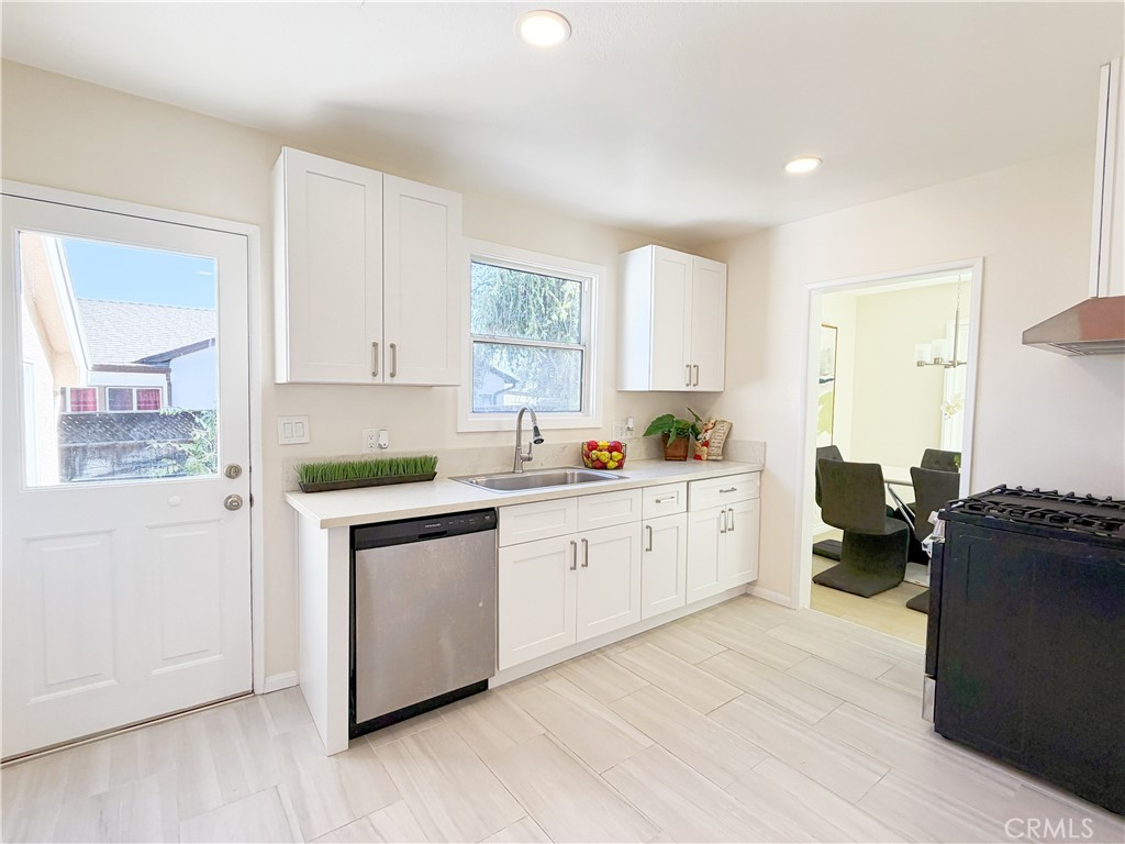 533 Geneva Property Photo 9