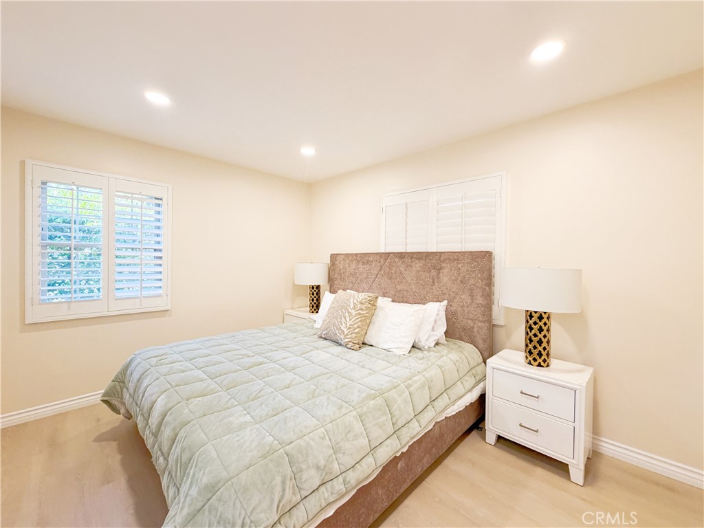 533 Geneva Property Photo 11