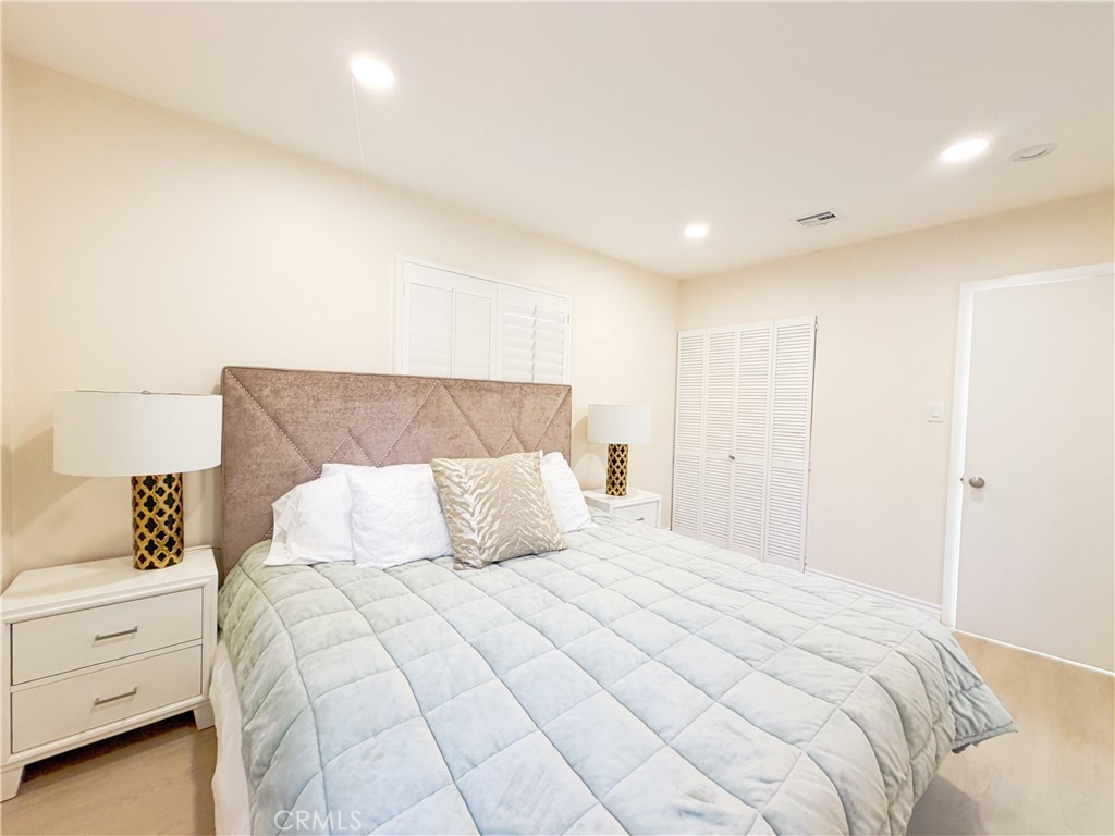 533 Geneva Property Photo 12