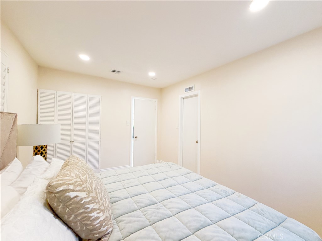 533 Geneva Property Photo 13