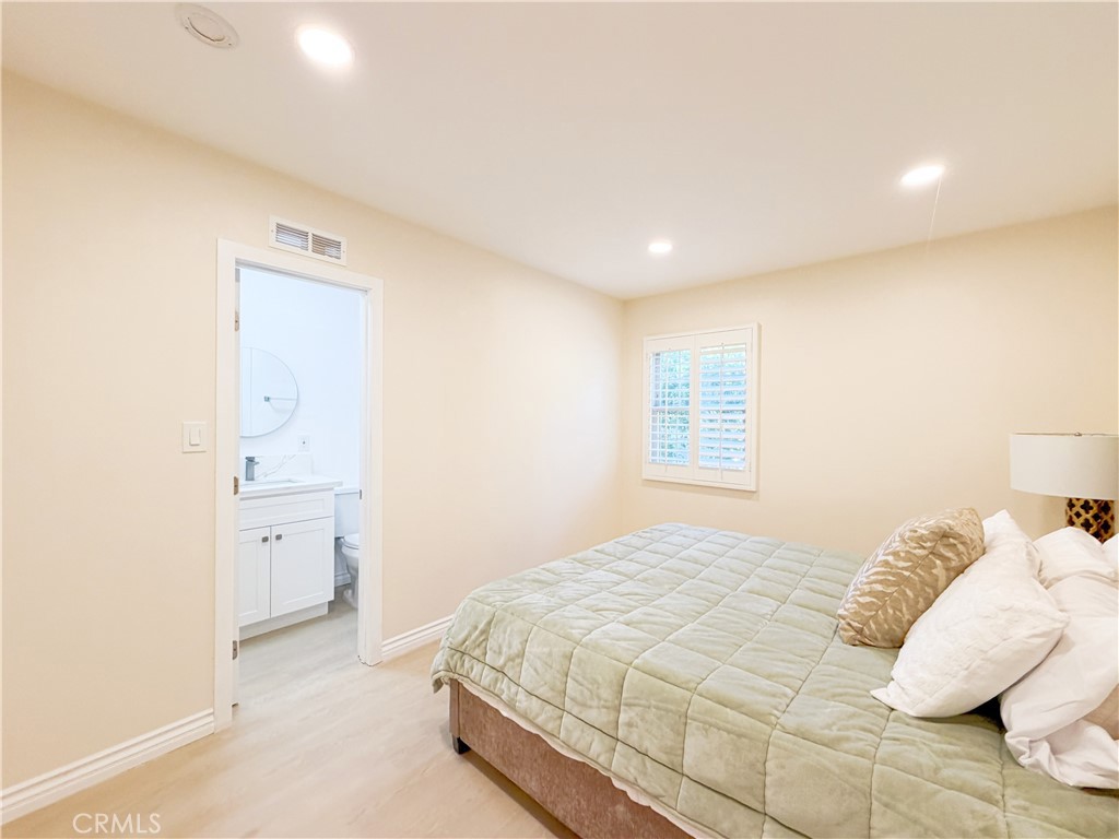 533 Geneva Property Photo 14