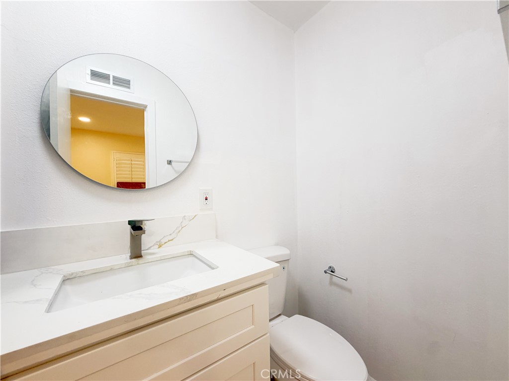 533 Geneva Property Photo 15