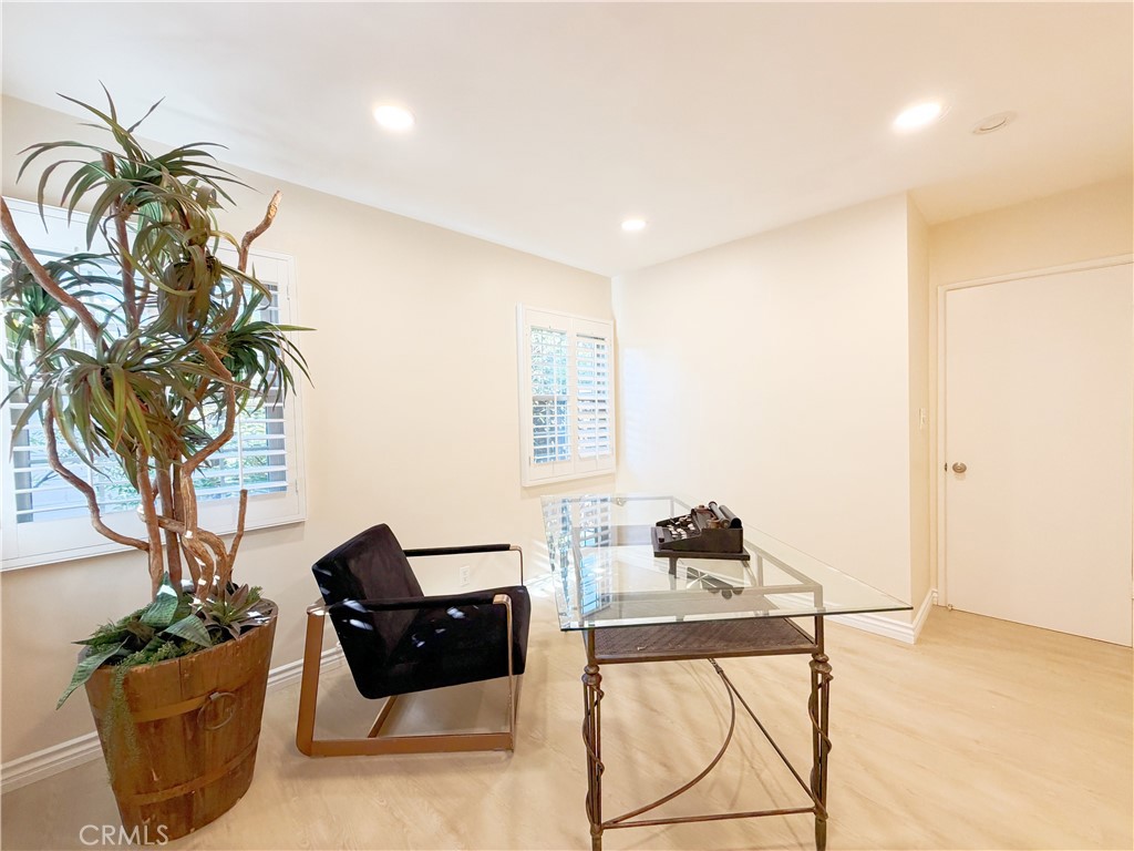 533 Geneva Property Photo 17