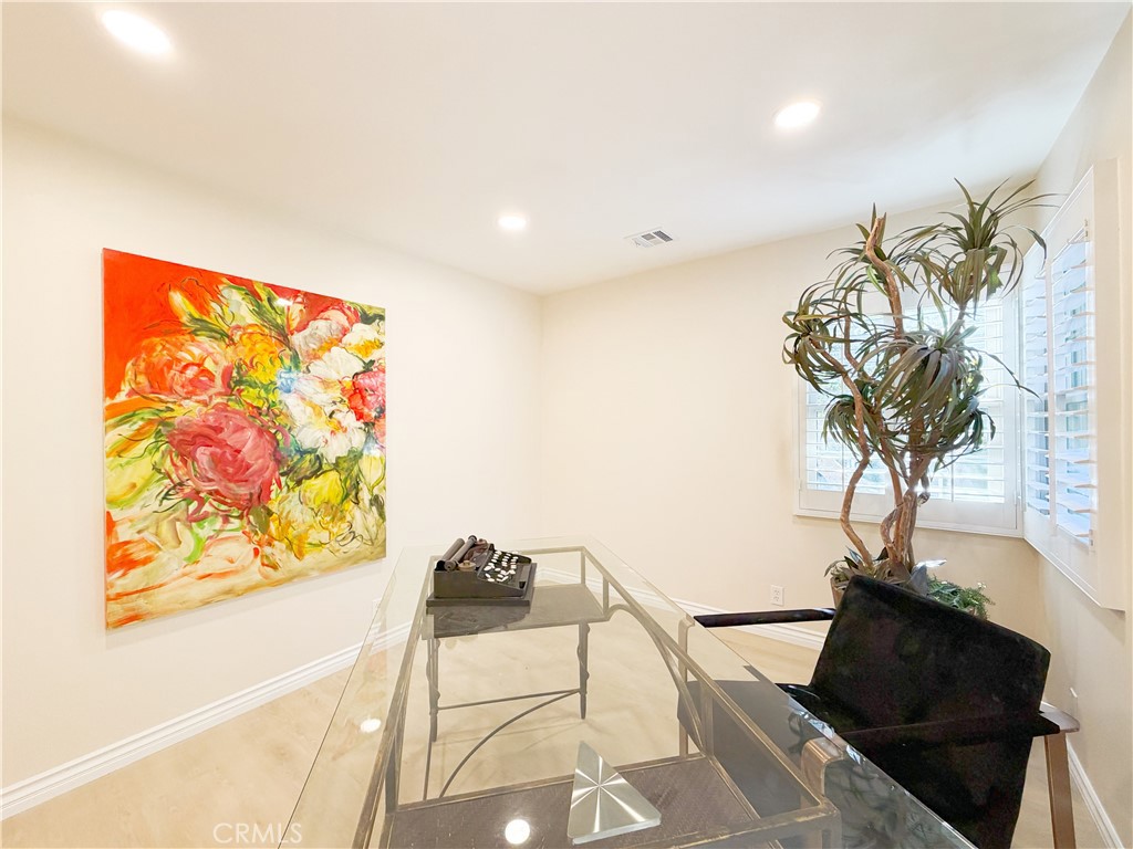 533 Geneva Property Photo 18