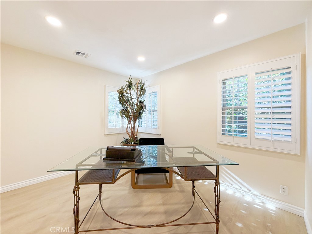 533 Geneva Property Photo 19