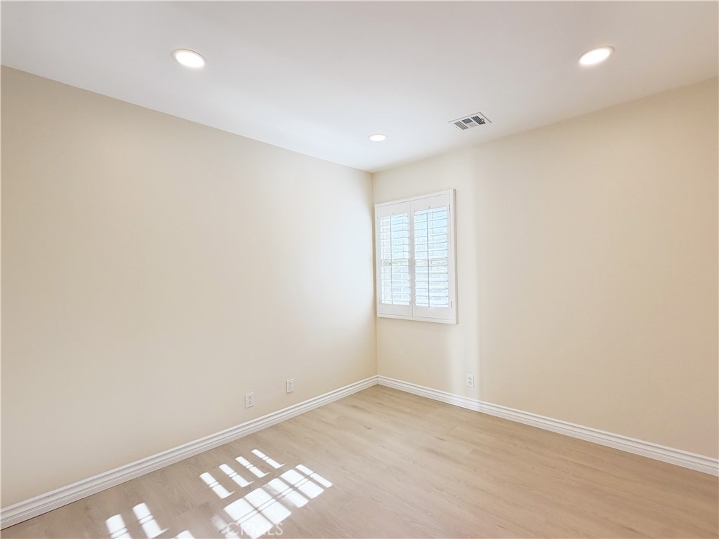 533 Geneva Property Photo 21