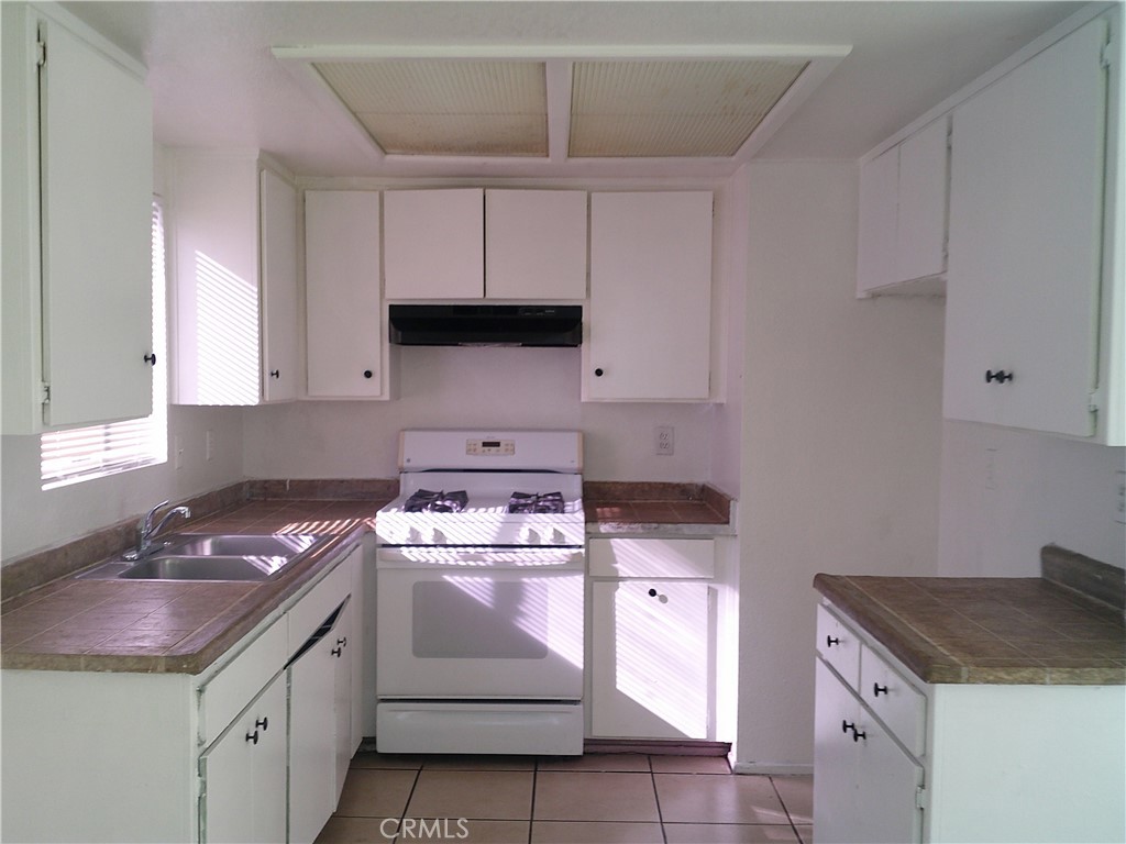 13797 La Mesa Dr C Property Photo 5