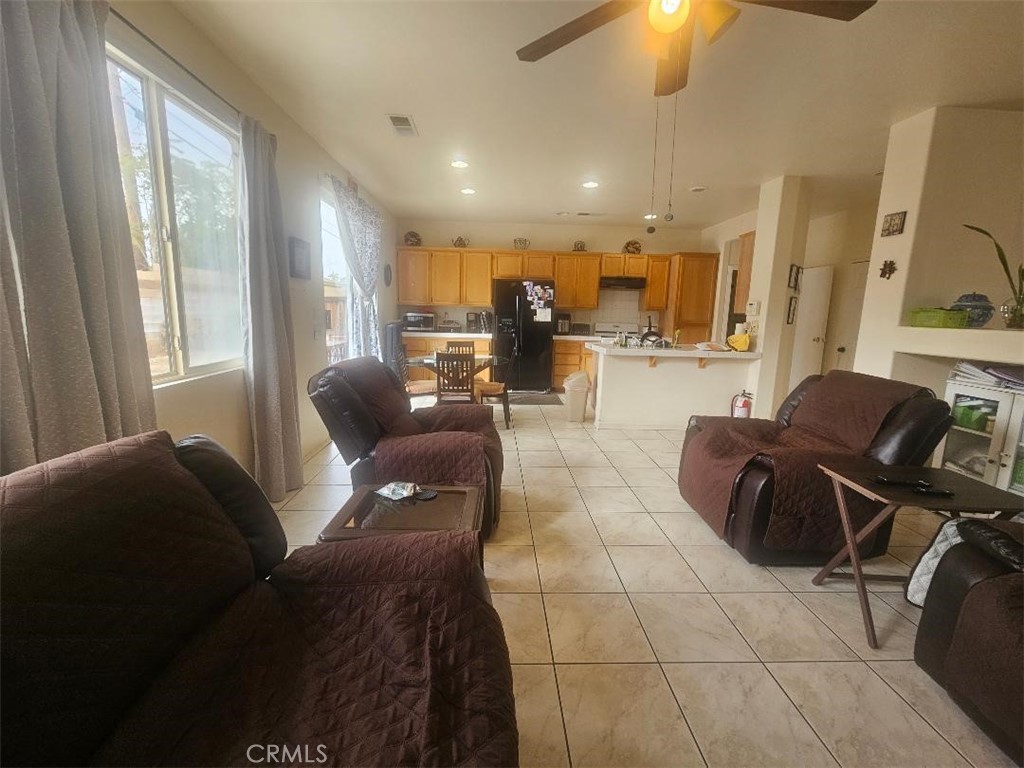 38719 37th E Property Photo 3