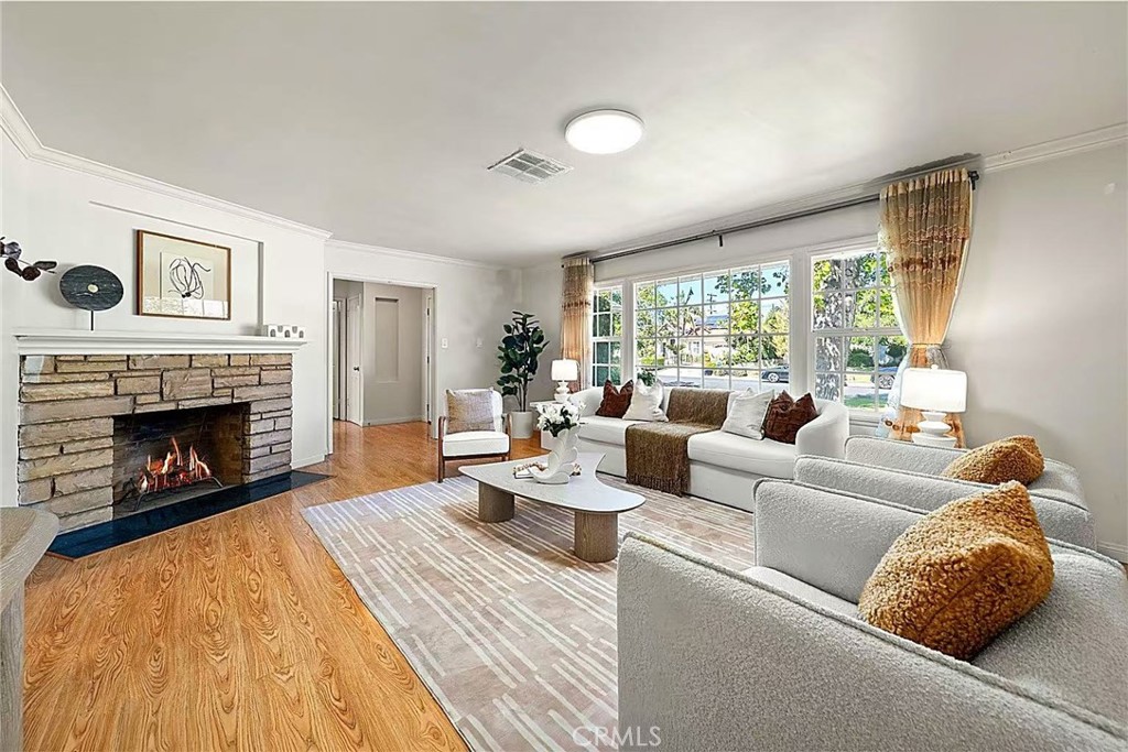 50 W Woodruff Avenue Property Photo 6