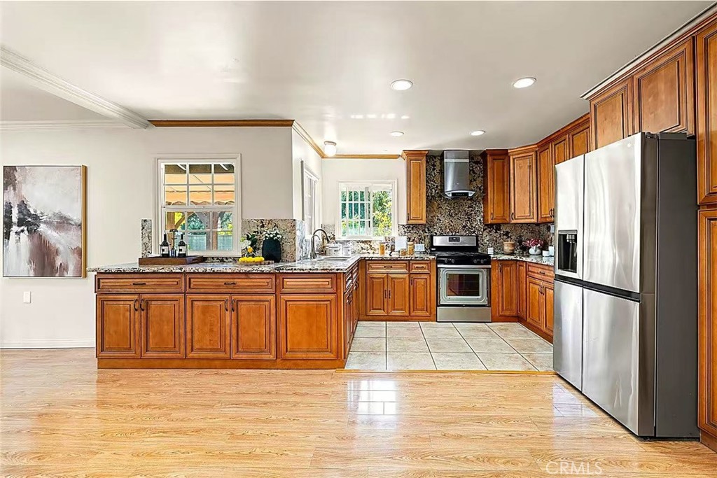 50 W Woodruff Avenue Property Photo 12