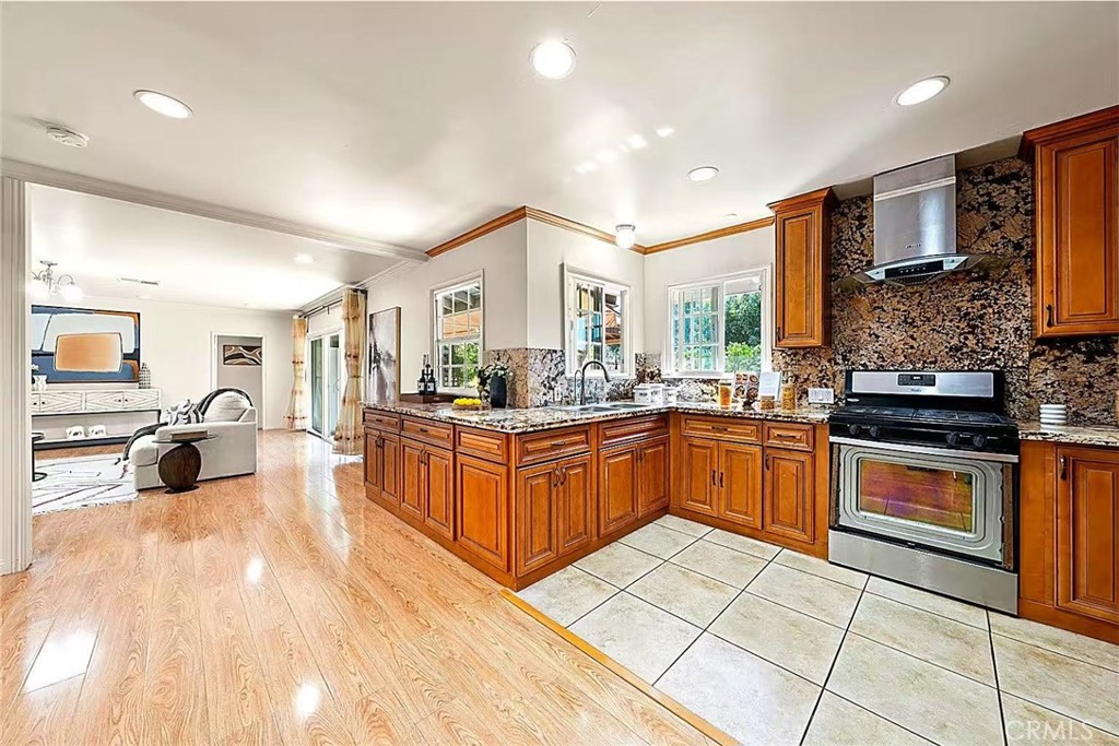 50 W Woodruff Avenue Property Photo 13