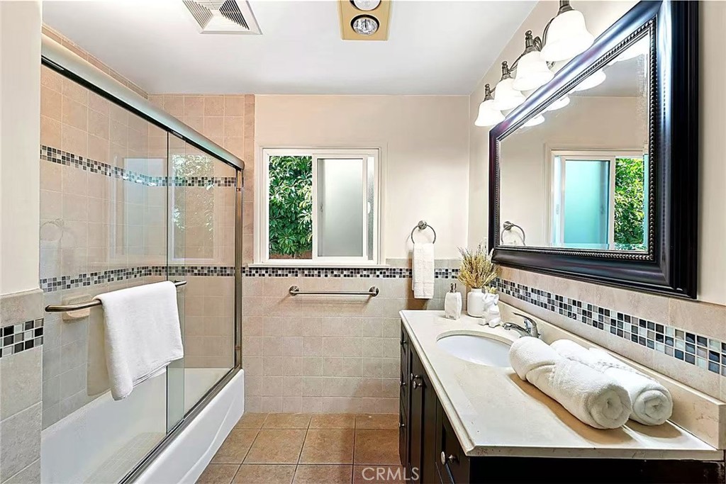 50 W Woodruff Avenue Property Photo 18