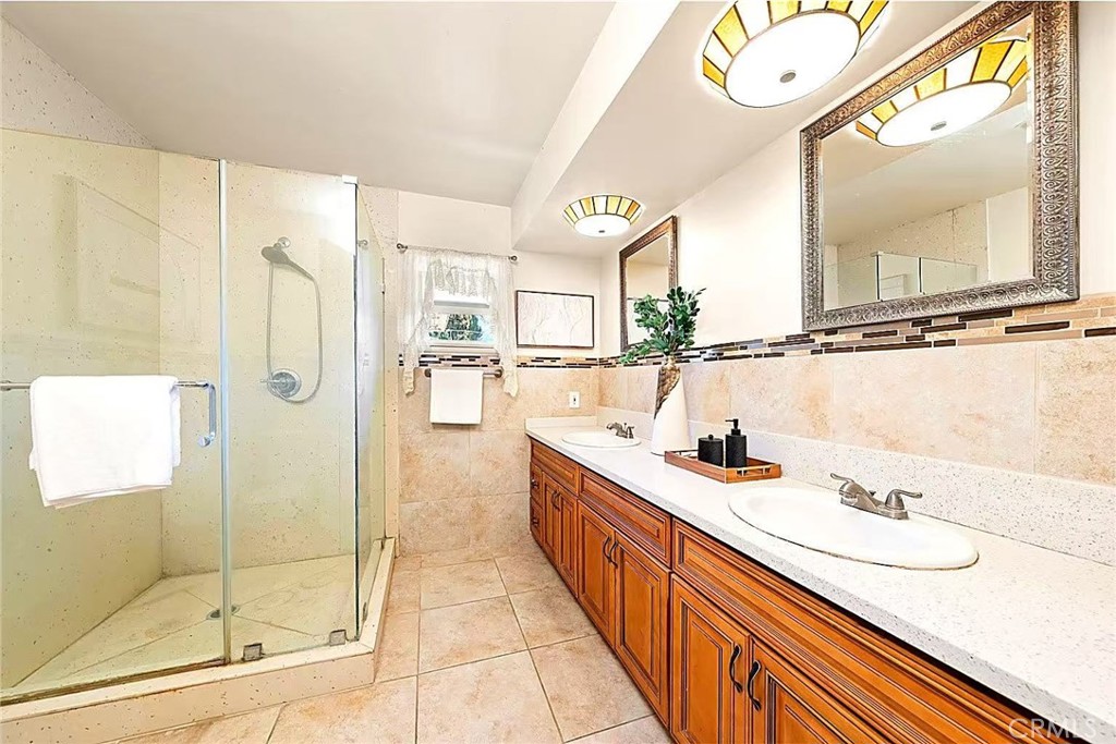 50 W Woodruff Avenue Property Photo 22