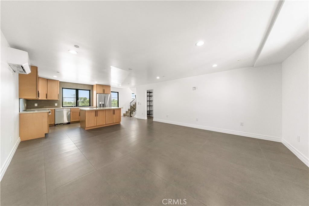 220 W Mission C Property Photo 6