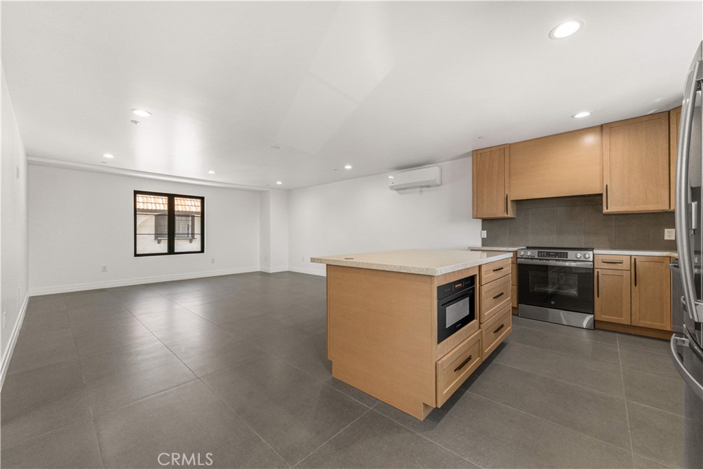 220 W Mission C Property Photo 11