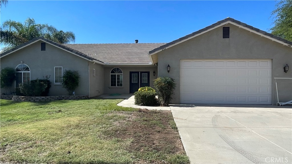 253 W County Line Property Photo 1
