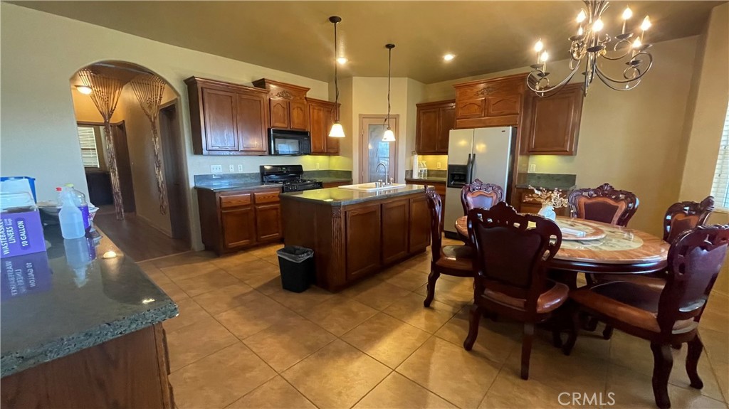 253 W County Line Property Photo 5
