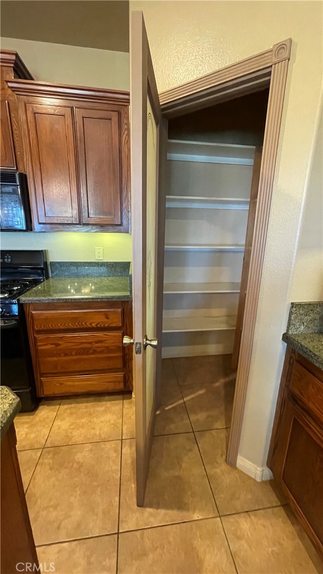 253 W County Line Property Photo 6