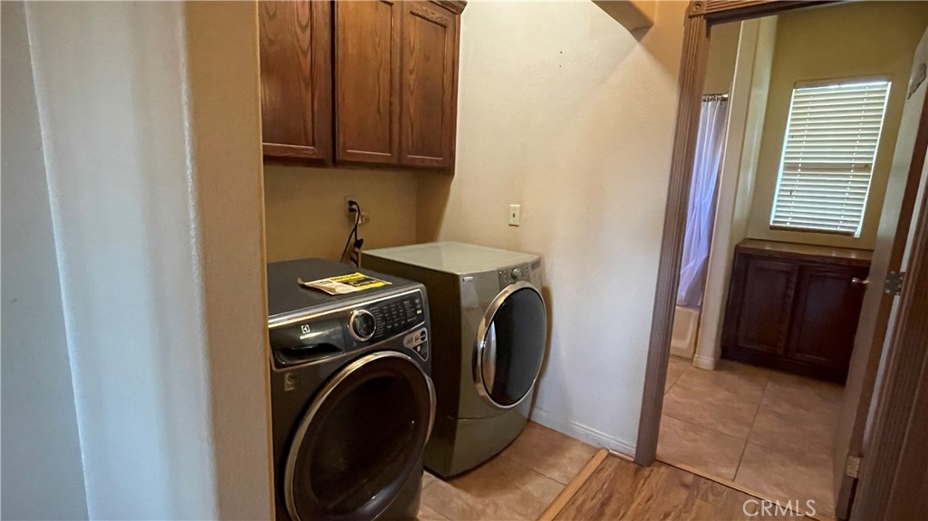 253 W County Line Property Photo 9