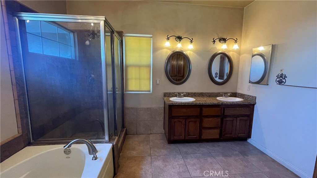 253 W County Line Property Photo 10