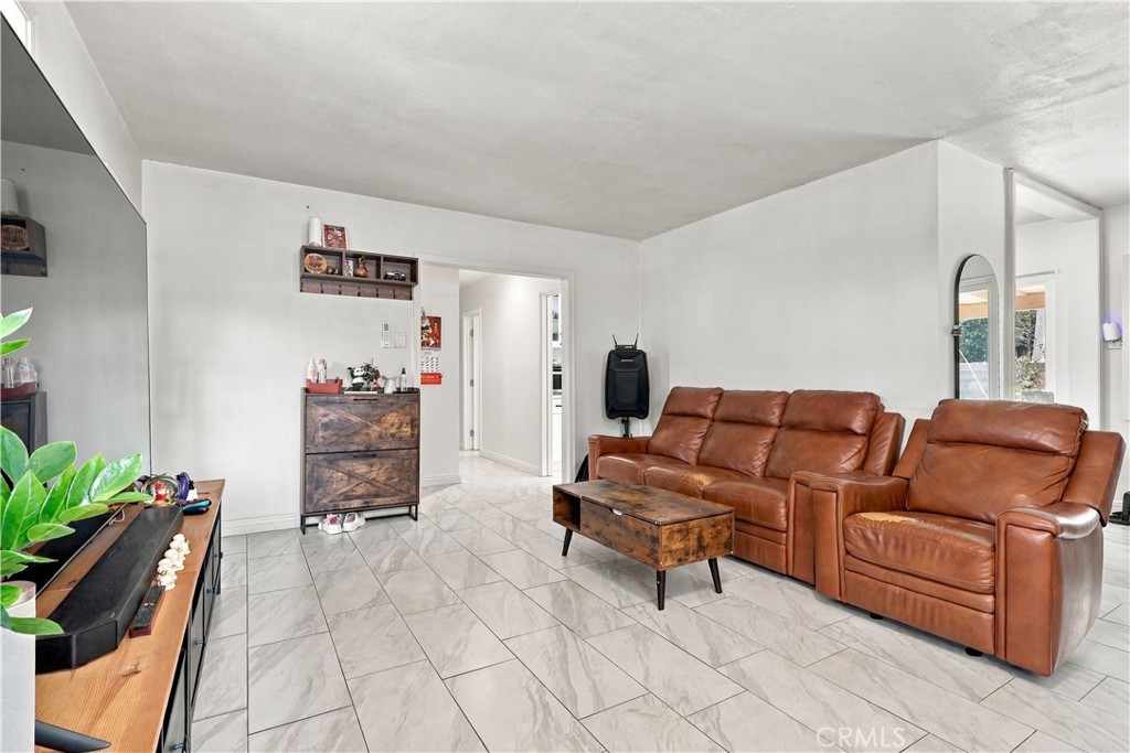 620 W Gaillard Property Photo 3
