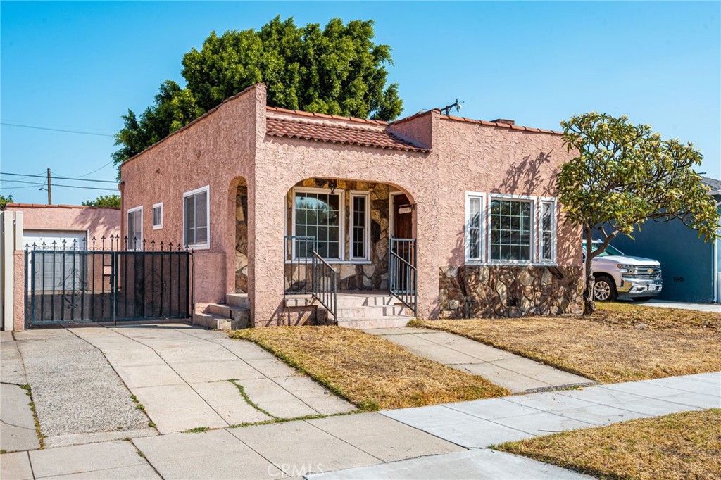 1820 W Colegrove Property Photo 1