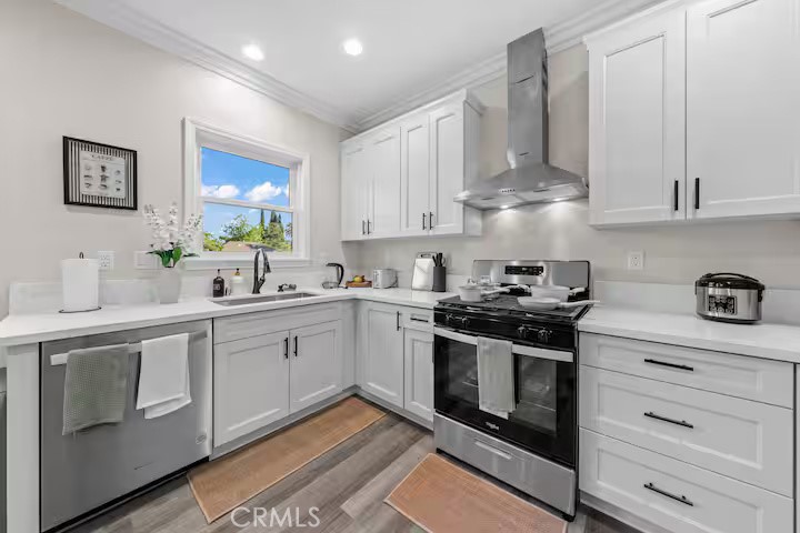 569 Lincoln Avenue 8 Property Photo 16