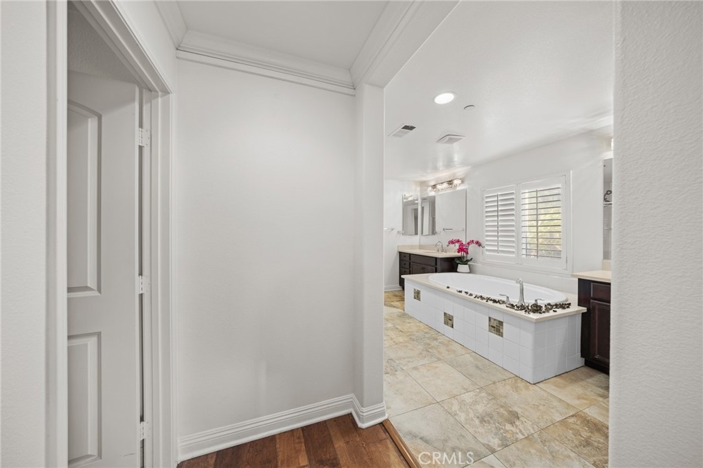 13925 Barnett Property Photo 48