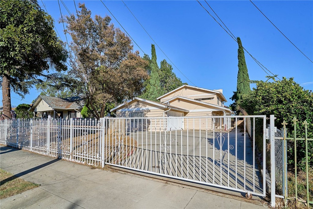 1000 Edith Property Photo 2