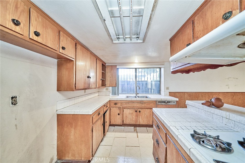 1000 Edith Property Photo 17