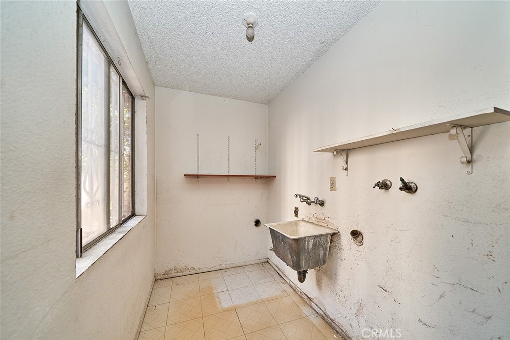 1000 Edith Property Photo 19