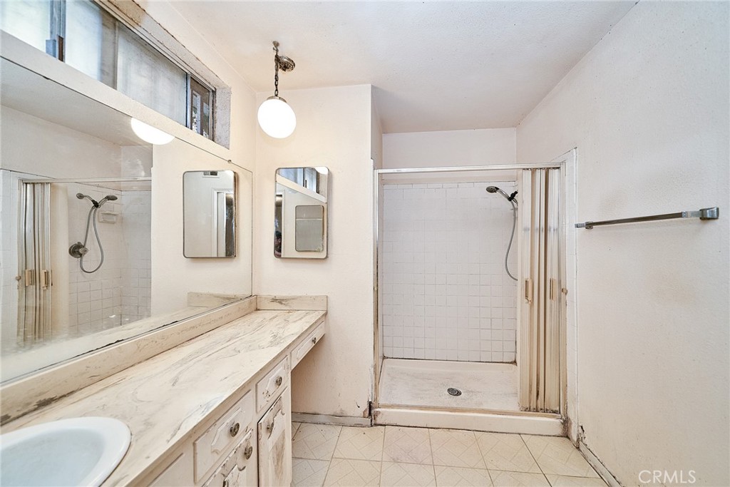 1000 Edith Property Photo 27