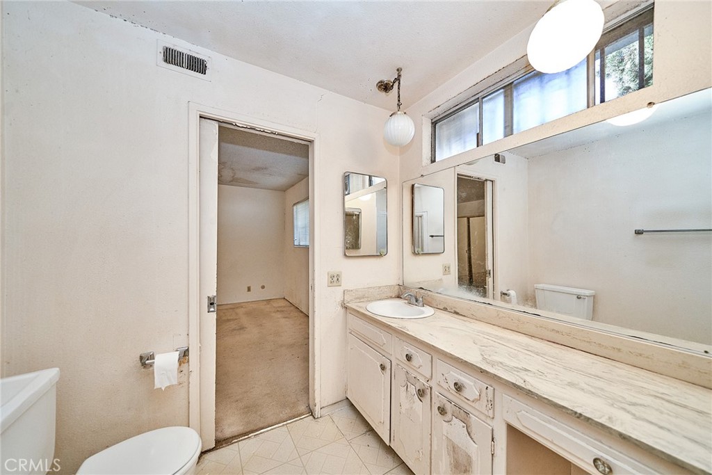 1000 Edith Property Photo 28
