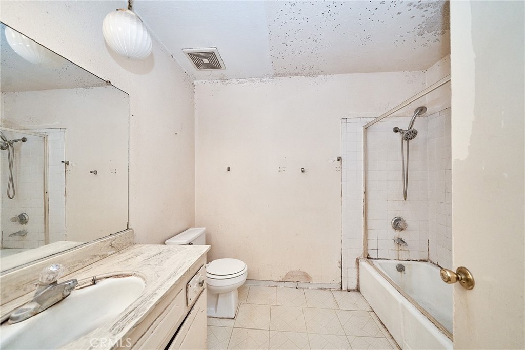 1000 Edith Property Photo 29