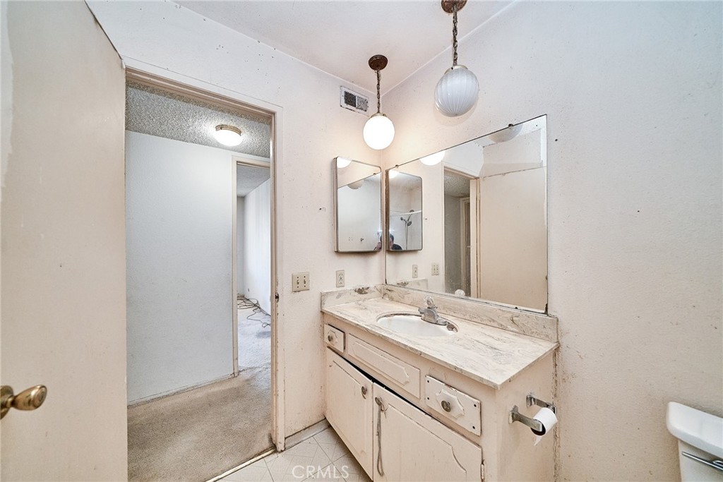 1000 Edith Property Photo 30