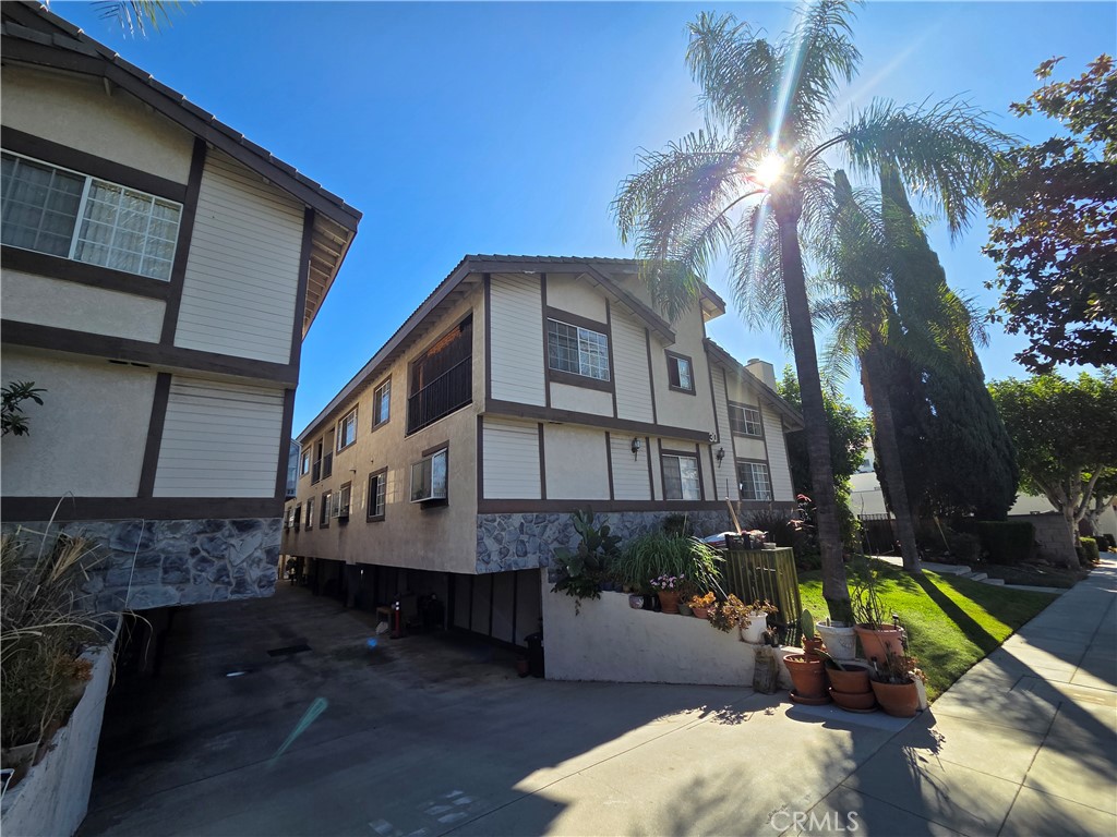 30 N Almansor Street D Property Photo 2