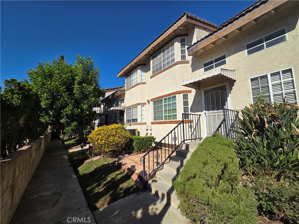 30 N Almansor Street D Property Photo 3