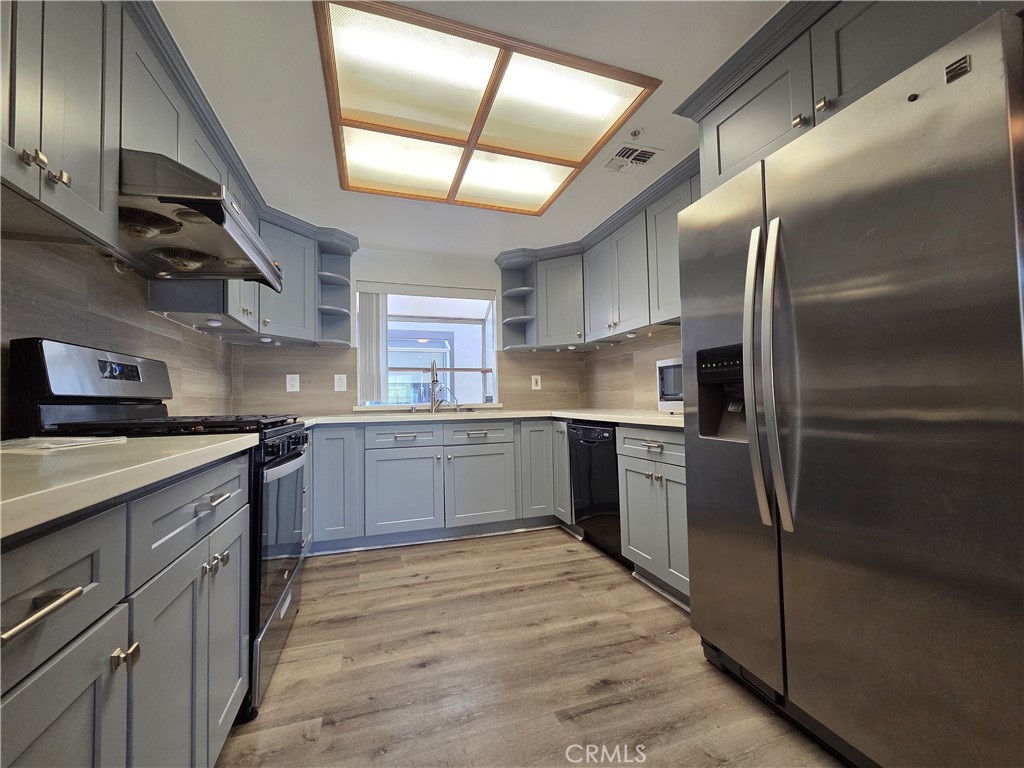 30 N Almansor Street D Property Photo 6