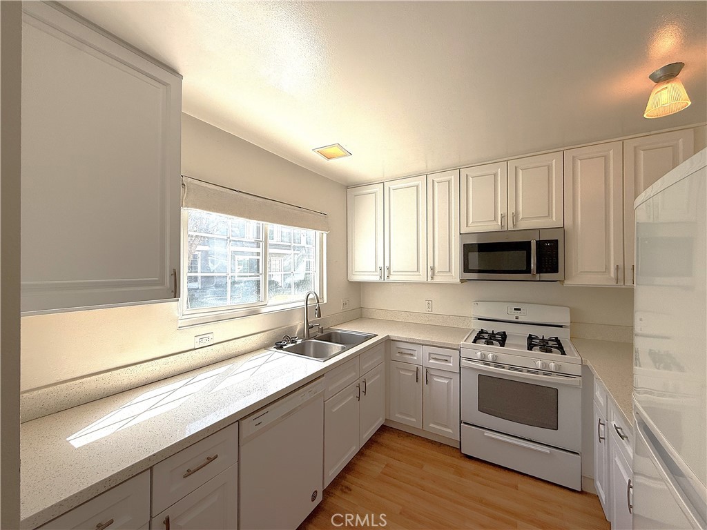 59 Fox Holw 36 Property Photo 8